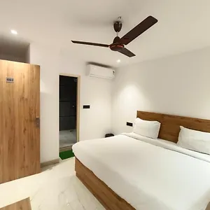 Star Delhi -free Airport Pickup 4*, New Delhi India